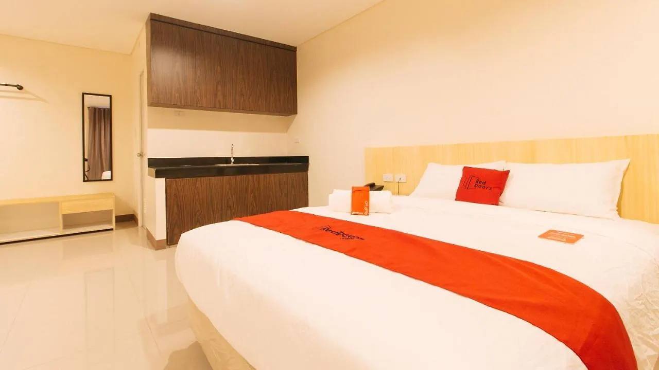 Reddoorz Plus @ Kaizen Suites Taft Avenue Manille 0*,  Philippines